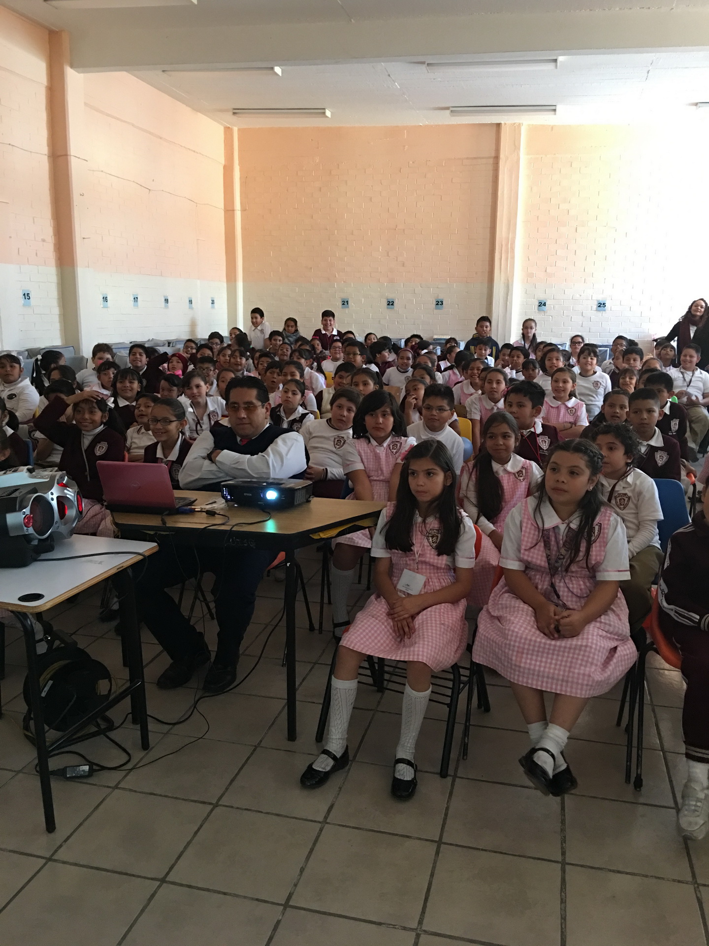 escuela_checoslquia_50_aniv-008.jpg