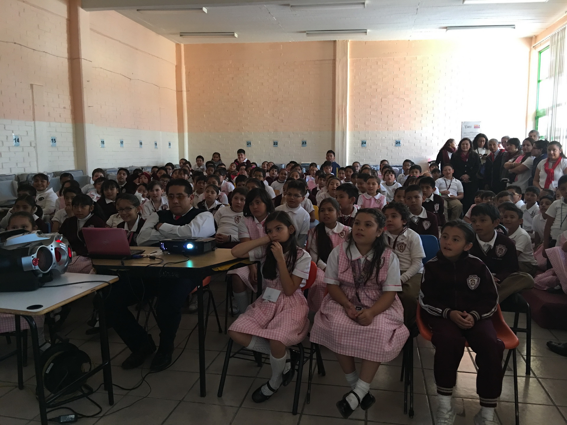 escuela_checoslquia_50_aniv-009.jpg